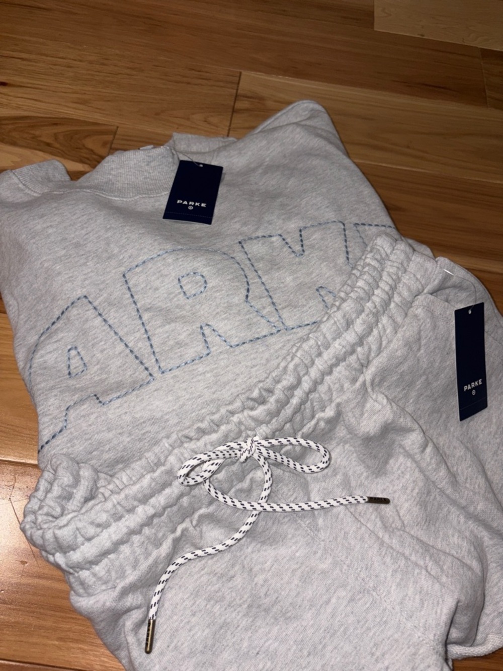 Sweat set Parke In gray with shorts and mock neck